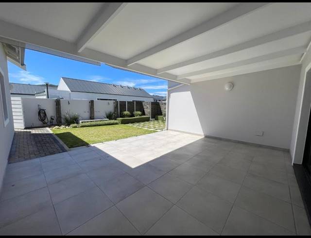 2 BEDROOM PROPERTY TO RENT IN KEURBOOMS